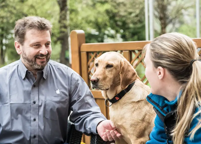 Hundetrainer Hundefriseur und Hundetherapeut